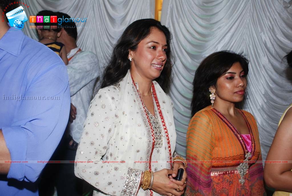 Shaan, Moushmi Chaterjee,Rupa Ganguly at Durga pooja Event hd photo